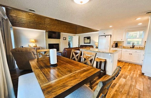 Anderson House | 228 Lakeland Drive Anderson