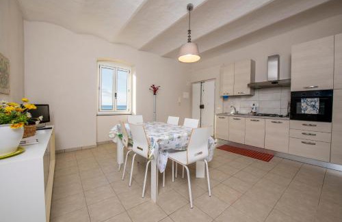 Riva Trigoso Apartment | 237 - Casa Colombo Riva Vista Mare a 10metri Spiaggia