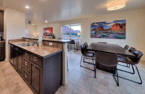 Moab South Valley House | 23A1 Two King Suites, Views, Shared Pool & Hot Tub