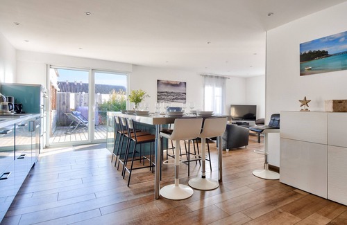 La Gueriniere Ski Chalet | 240m from beaches - House with garden for 12