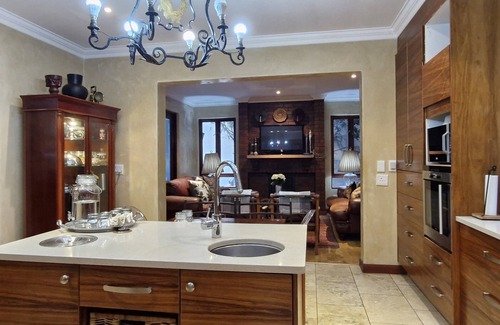 Greater Johannesburg Metropolitan Area House | 247The Residence - 4 Centrally located Private Suites in a secure leafy surbarb