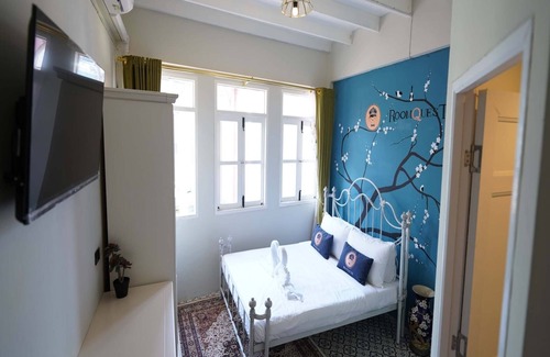 Talat Noi Hotel | 2499 Heritage Chinatown Bangkok Hotel By RoomQuest