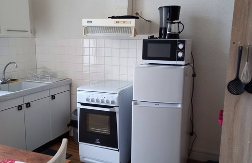 Neris-les-Bains Apartment | 24M2 F1 APARTMENT on independent ground floor in quiet street