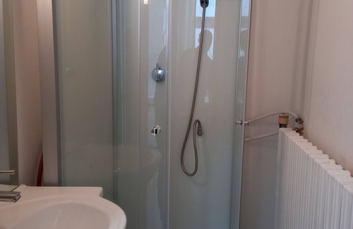 Neris-les-Bains Apartment | 24M2 F1 APARTMENT on independent ground floor in quiet street