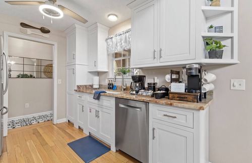 Whiteside Cabin | 25% Off - Cozy River Retreat - Hot Tub ~ Family Fun ~ Fire Pit