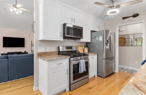 Whiteside Cabin | 25% Off - Cozy River Retreat - Hot Tub ~ Family Fun ~ Fire Pit