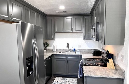 Irving Apartment | 25% OFF I65 - 1BD Condo, Pool, HWY 161/183, DFW South - Irving