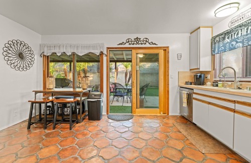 Ventura House | 25% Off November! Comfy Beds, Full AC, Great Patio