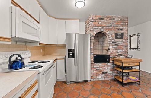 Ventura House | 25% Off November! Comfy Beds, Full AC, Great Patio