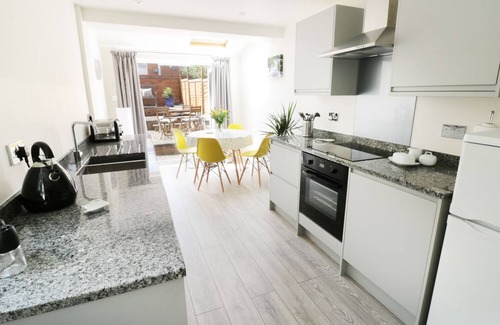 City Centre Cottage | 25 SHAKESPEARE STREET, family friendly in Stratford-Upon-Avon