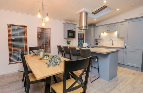 Troutbeck Bridge Cottage | 25 THIRLMERE, pet friendly, with pool in Troutbeck Bridge