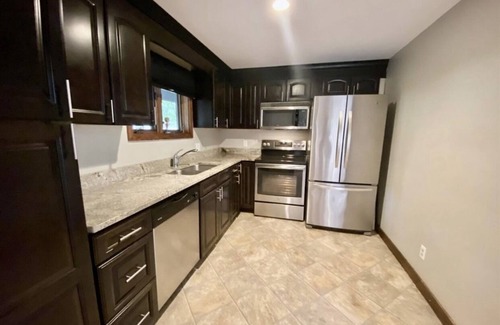 Rochester House | 250ft sandy lakefront oasis - 3BR/2BA