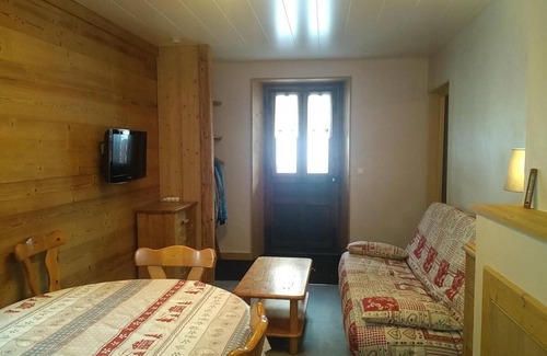 Areches Apartment | 250m from ski lifts, Ground floor, parking, tv, ski locker, 50m², Arêches-Beaufort