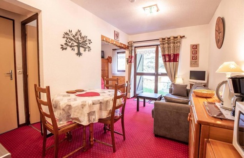 Villarodin-Bourget Apartment | 250m from ski slopes, Ground floor, terrace, parking, tv, 30m², La Norma