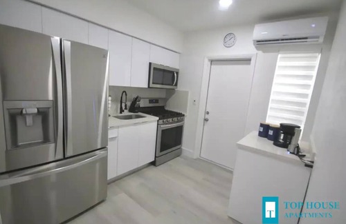 Flagami Apartment | 251 Airport/Top House Apartment 4