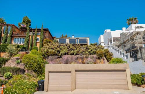 Middletown House | 26' SUNDECK OCEAN Panoramic VIEWS with AC Fast WiFi -902Mbps