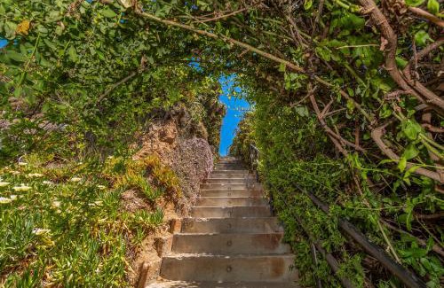 Middletown House | 26' SUNDECK OCEAN Panoramic VIEWS with AC Fast WiFi -902Mbps