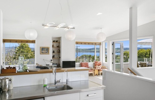Waipahihi House | 270 Degrees - Modern Home with great views