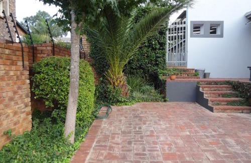 Zwartkop House | 273 Rhino retreat-solar backup