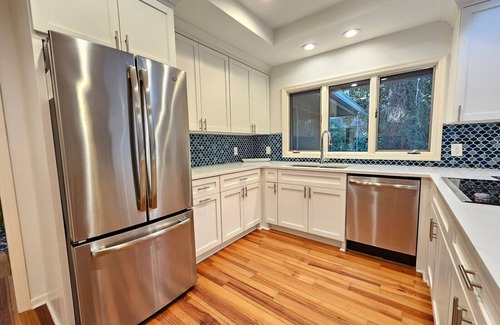 Heritage Woods House | 28 Battery Road ~ Pet Friendly | Short Walk to the Beach | Fenced Yard!