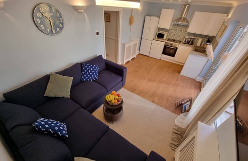 Staines House | 28 ExcellentStays - Heathrow - 5 Bedroom House