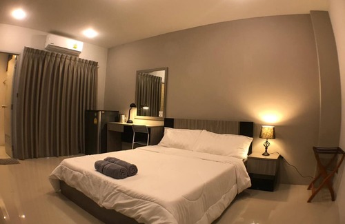 Phasi Charoen Hotel | 28 Place