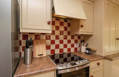 Silverdale Cottage | 28 ROCK VILLAS, pet friendly, with open fire in Silverdale