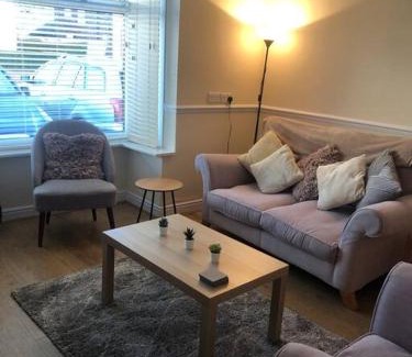 Scunthorpe House | 29 Comfort house 2 bedroom townhouse with parking
