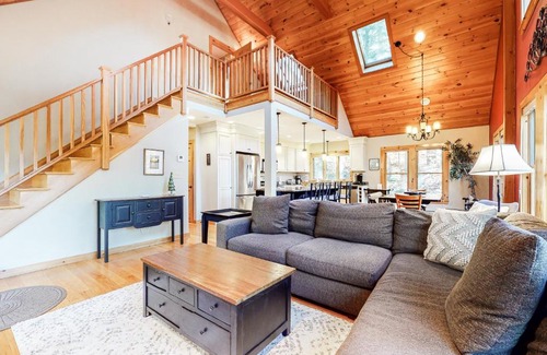 Bartlett House | 29 Falcon Loop