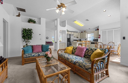 Lindfields House | 2974 3BD Family home + Pool