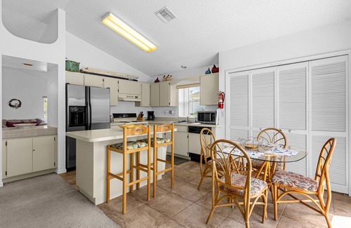 Lindfields House | 2974 3BD Family home + Pool