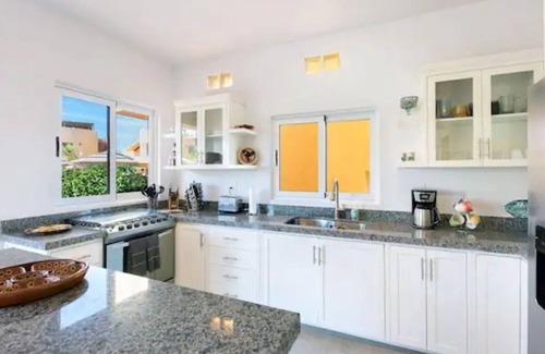 El Pescadero Condo | 2A, Cerritos, brand new condo steps from the ocean
