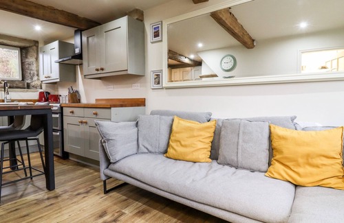 Wadsworth Cottage | 2A CHISERLEY STILE, with hot tub in Hebden Bridge