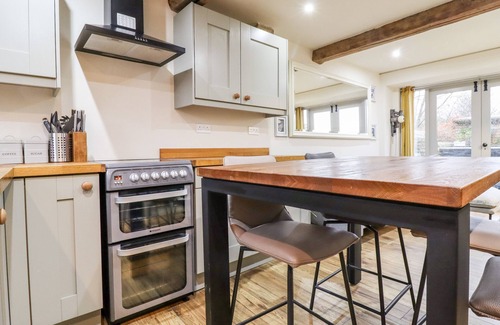 Wadsworth Cottage | 2A CHISERLEY STILE, with hot tub in Hebden Bridge
