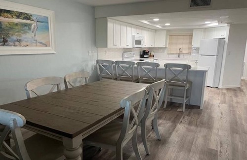 Siesta Key Resort | 2B/2B Siesta Key Gulf-FRONT Condo-Spectacular Views-private beach-7 night min