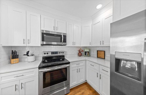 Charlotte House | 2b/Bath Queen Bee - Great Patio