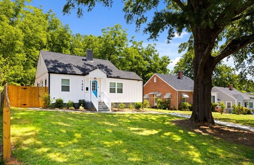 Charlotte House | 2b/Bath Queen Bee - Great Patio