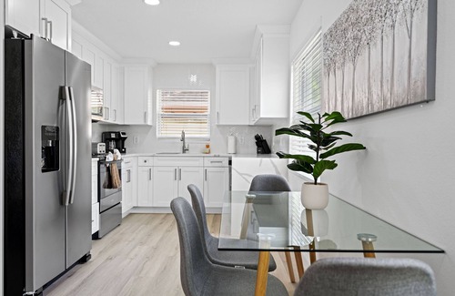 Largo Apartment | 2B2B duplex 10 min to the beach