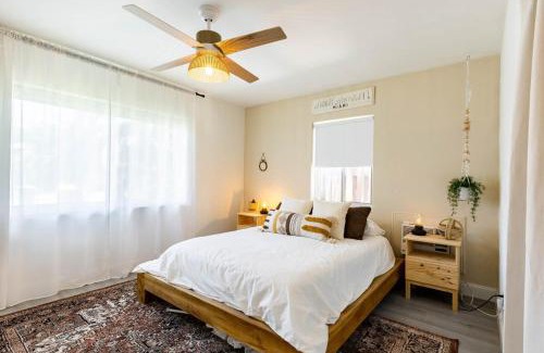 Dania Beach Villa | 2BD 2BA Bungalow 5 min Dania Beach 15 min Hard Rock Stadium