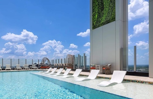 Downtown Atlanta Condo | 2BD/Atlanta - Downtown w/Rooftop Pool and Pool Bar!