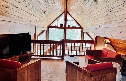 North Creek Cabin | 2BD + Loft cabin, 5-mins to Gore Mtn | North Creek
