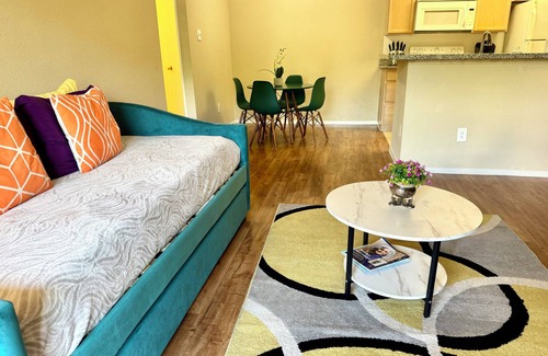 Texas Medical Center Apartment | 2BDR, KgBd, Poo NRG Med DT Zoo UH