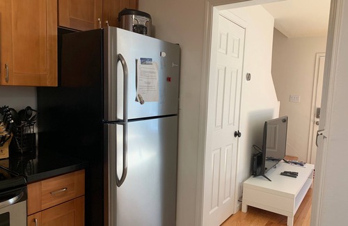 Linfield Oaks House | 2Bed/1Bath Town House near Stanford and Palo Alto