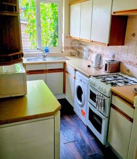 Canbury Apartment | 2Bed Park Side House With Garden