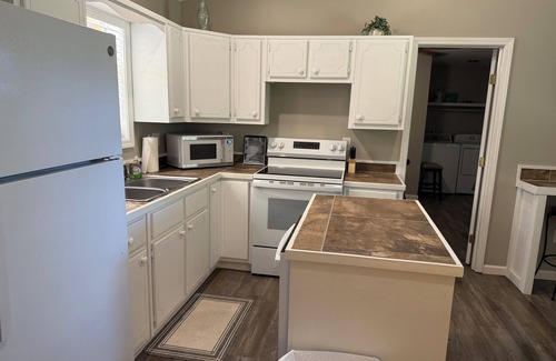 Elliott Cabin | 2bedroom cabin with AC,Heat,WiFi in Gore Springs just 2.6 miles to Grenada lake