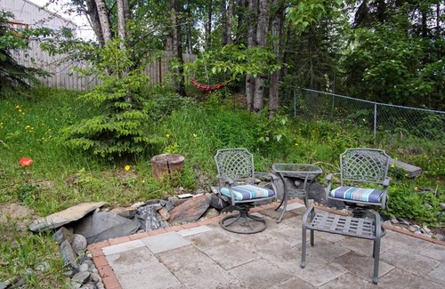 Tudor Area Apartment | 2Br/1Ba Midtown Daylight Bsmt Hideaway—Comfortable, clean, and safe.