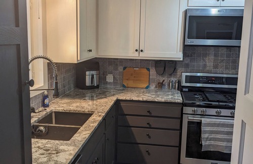 La Madera House | 2BR/2B Comfy Bungalow close to UofA