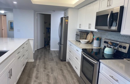 Delray Beach Condo | 2BR/2BA Condo with 2 Pools, Hot Tub & Lake Views! 1 mile to beach