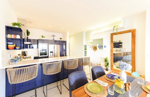 Cerritos Condo | 2BR/2BA Oceanfront Lux Surf Condo in Los Cerritos w/Pool, Gym, Hot Tub, Sauna