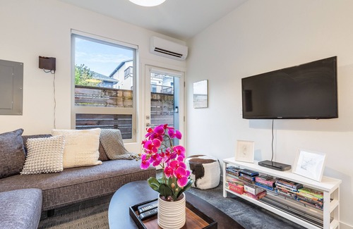 West Woodland House | 2BR 2BA The Ballard Modish, Seattle Location with rooftop view